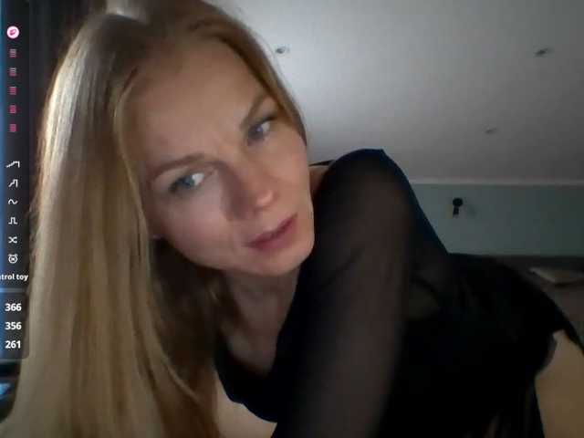 BlondaTina live cam preview