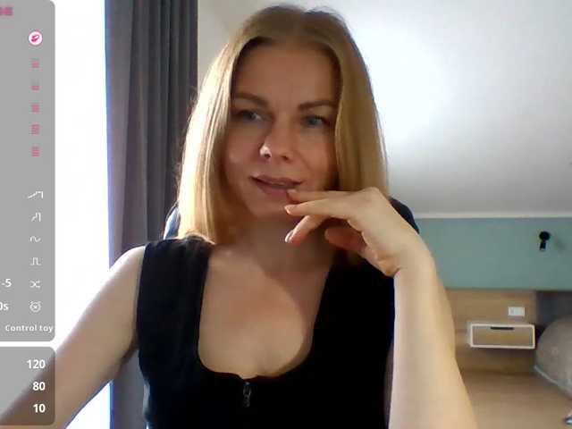 BlondaTina live cam preview