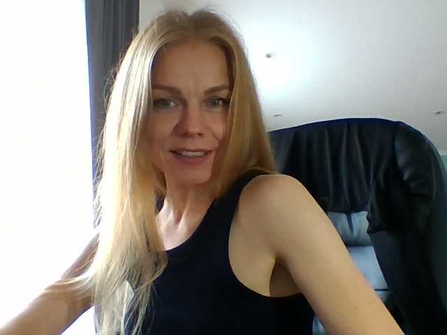 Tina45516 live cam on BongaCams