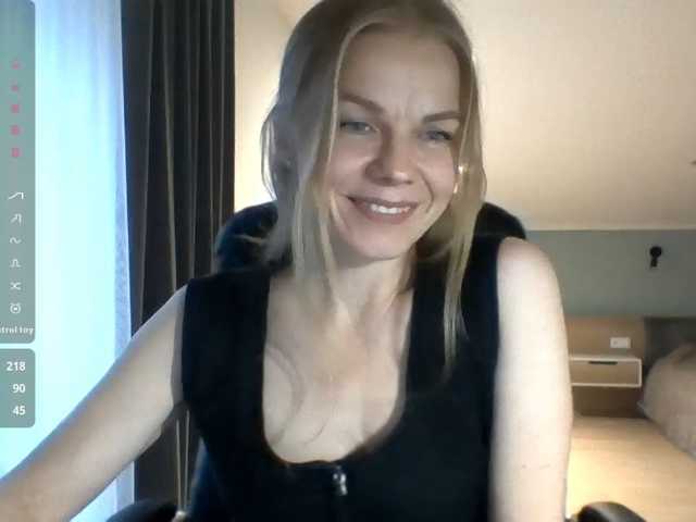 BlondaTina live cam preview