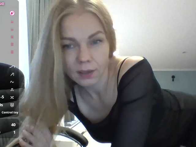 Tina45516 live cam on BongaCams