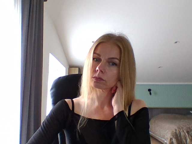Tina45516 live cam on BongaCams
