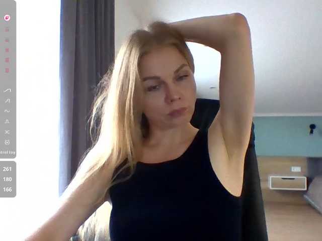 BlondaTina live cam preview