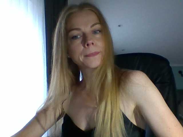 Tina45516 live cam on BongaCams
