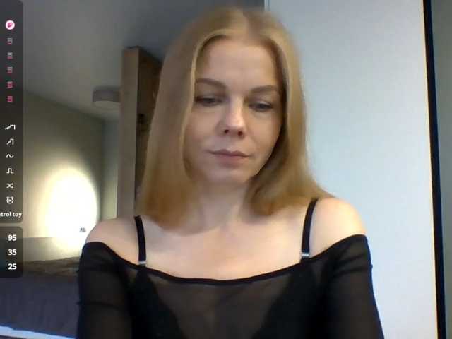 BlondaTina live cam preview