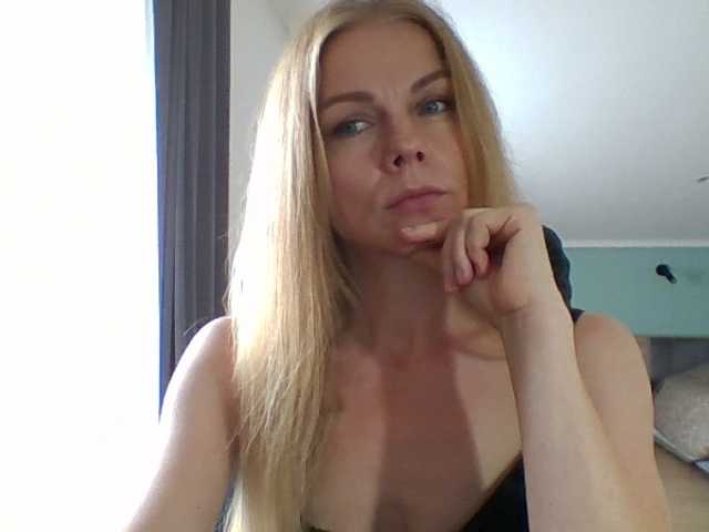 Tina45516 live cam on BongaCams