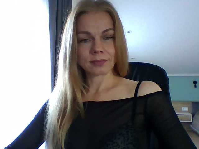BlondaTina live cam preview