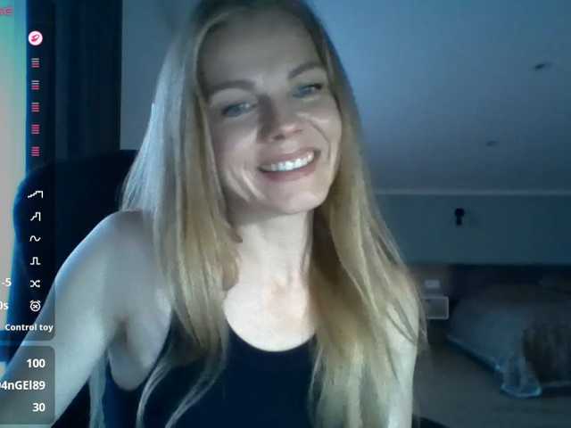 BlondaTina webcam