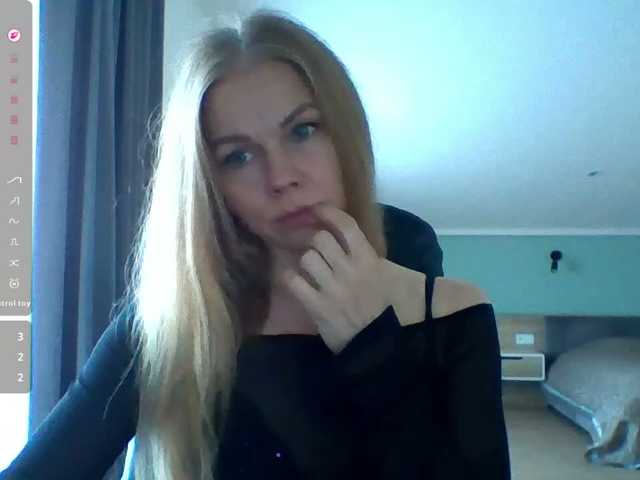 BlondaTina live cam preview