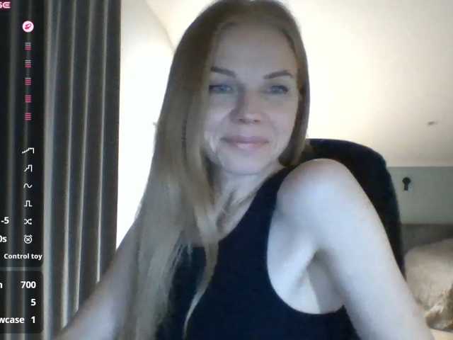 BlondaTina live cam preview