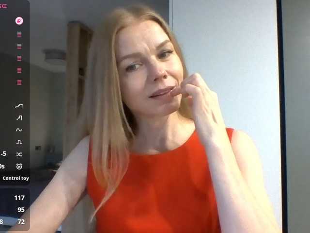 BlondaTina live cam preview