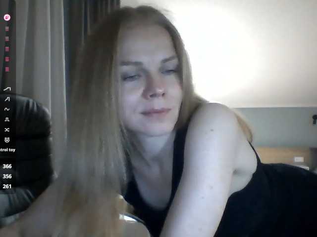 BlondaTina live cam preview