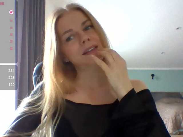 BlondaTina live cam preview