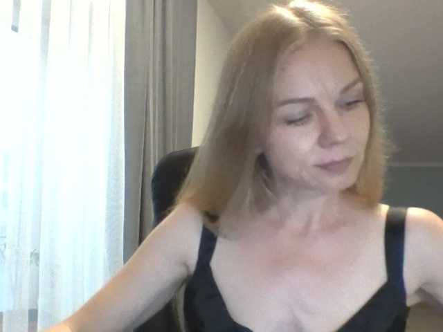 Tina45516 live cam on BongaCams