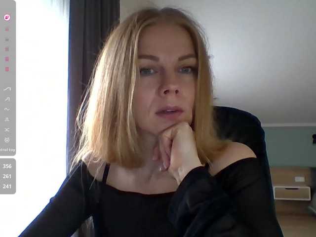 BlondaTina live cam preview