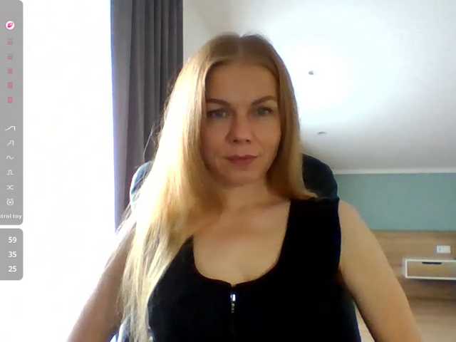 BlondaTina live cam preview