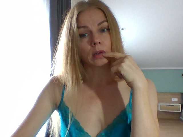 Tina45516 live cam on BongaCams