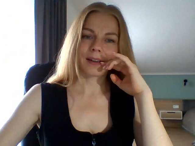 BlondaTina live cam preview
