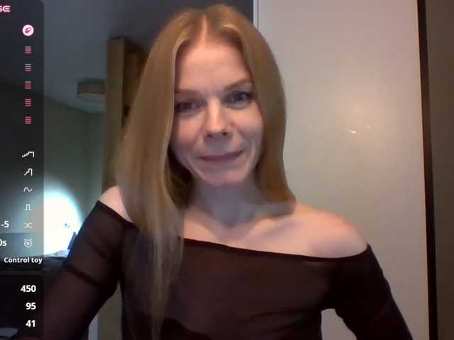 Tina45516 live cam on BongaCams