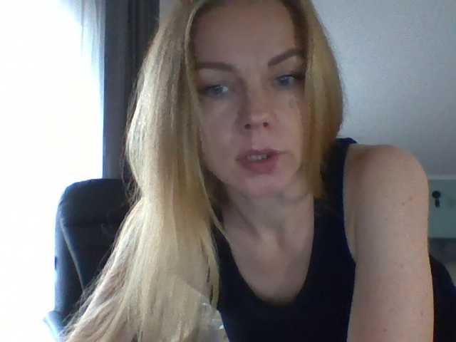 BlondaTina live cam preview