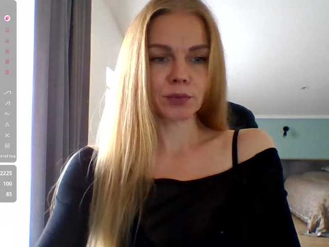 BlondaTina live cam preview
