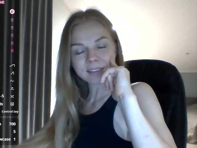 BlondaTina live cam on BongaCams