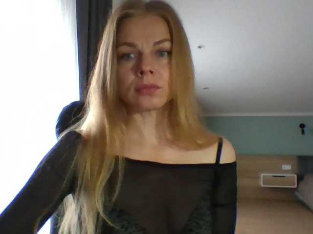 BlondaTina live cam preview