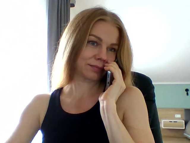 BlondaTina live cam preview