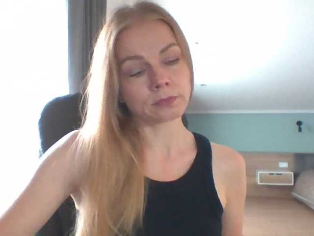 BlondaTina live cam preview