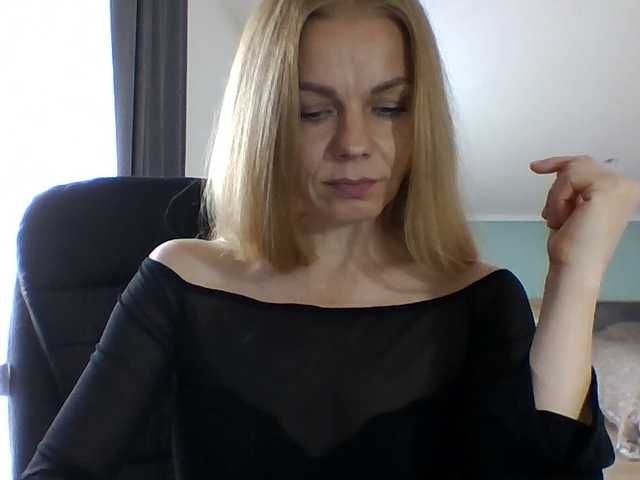 BlondaTina live cam preview