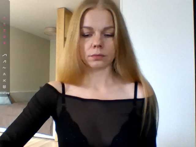 BlondaTina live cam preview