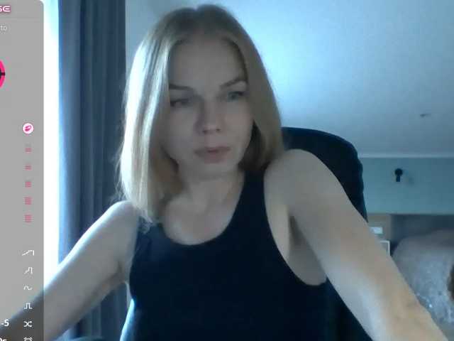 BlondaTina live cam preview