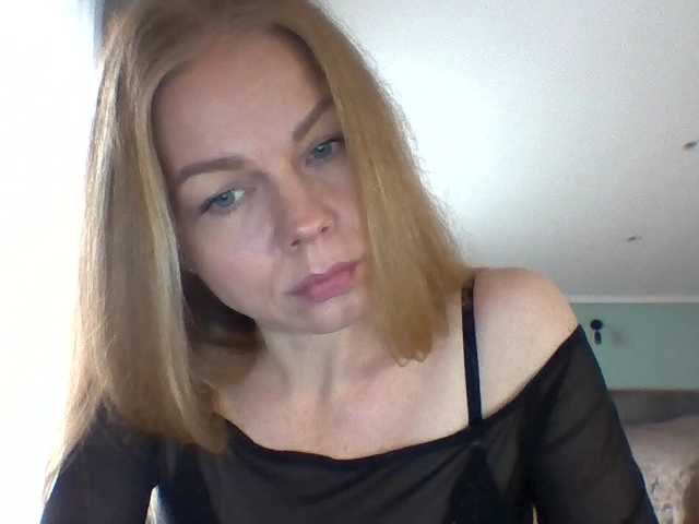 BlondaTina live cam preview