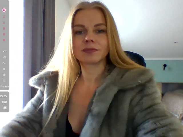 BlondaTina live cam preview
