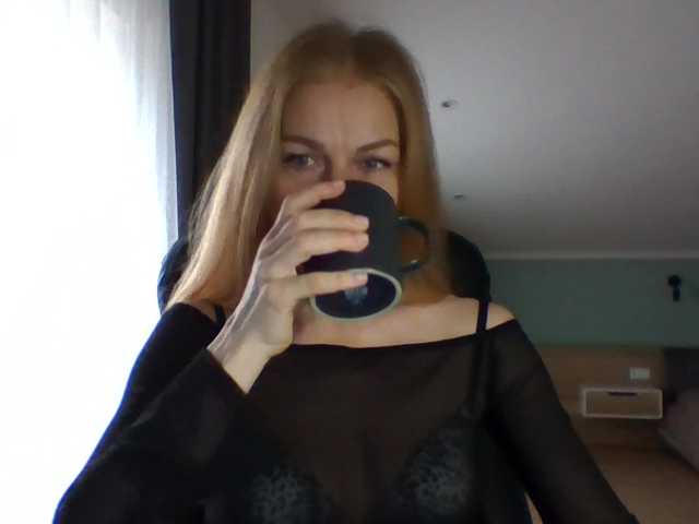 BlondaTina live cam preview