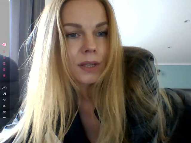 BlondaTina live cam preview
