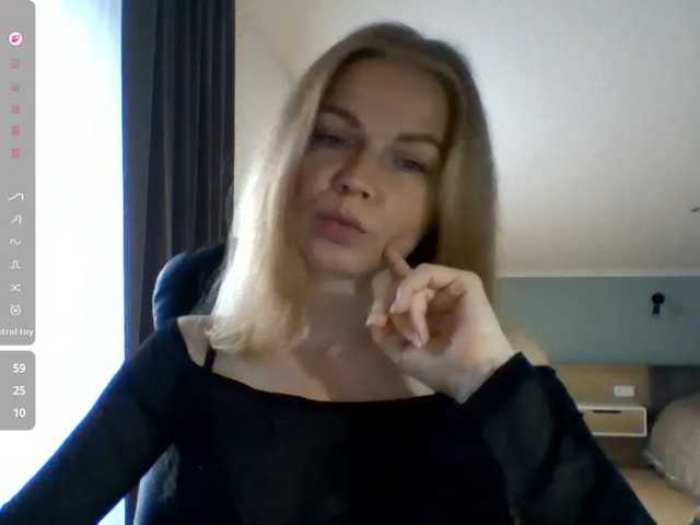 BlondaTina live cam preview