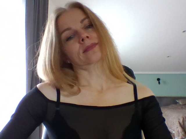 Tina45516 live cam on BongaCams