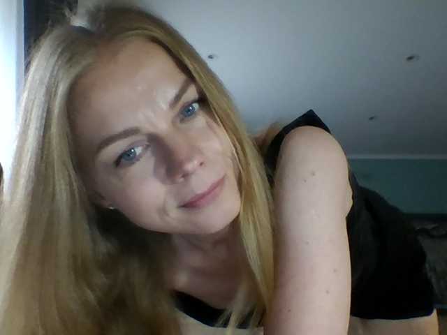 Tina45516 live cam on BongaCams