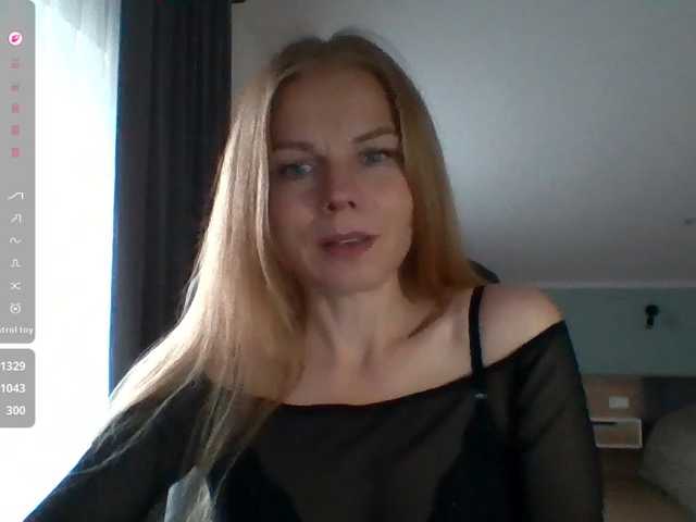 BlondaTina live cam preview