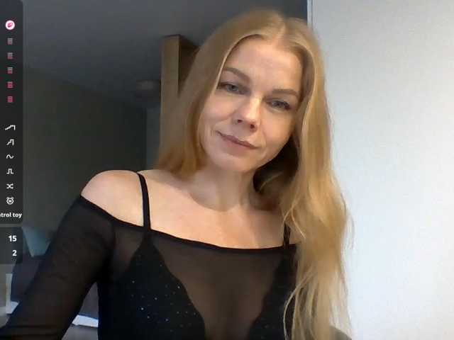 BlondaTina live cam preview