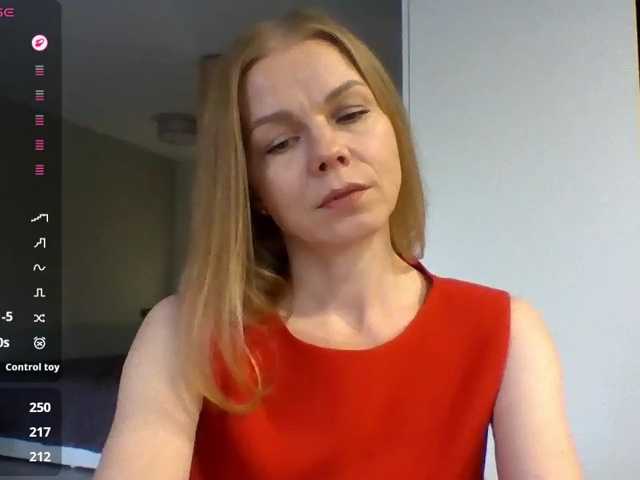 BlondaTina live cam preview