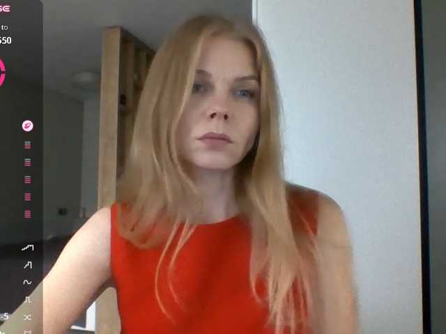 BlondaTina live cam preview