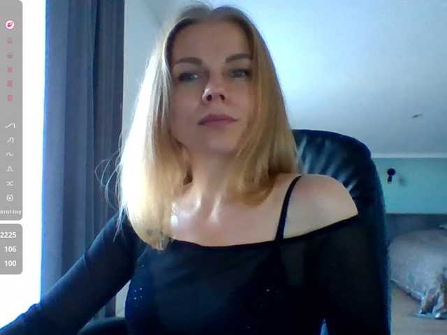 BlondaTina live cam preview