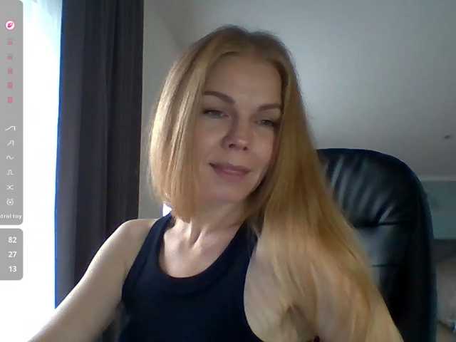 BlondaTina live cam preview