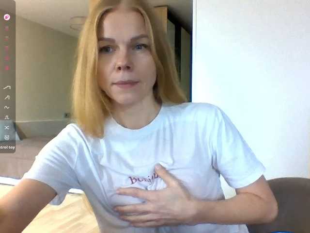 BlondaTina live cam preview