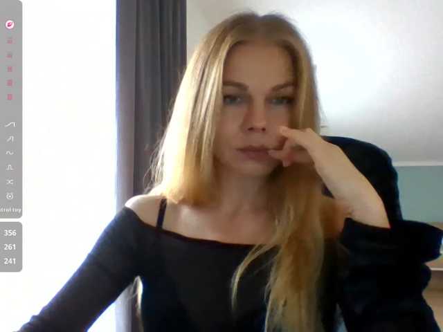 BlondaTina live cam preview