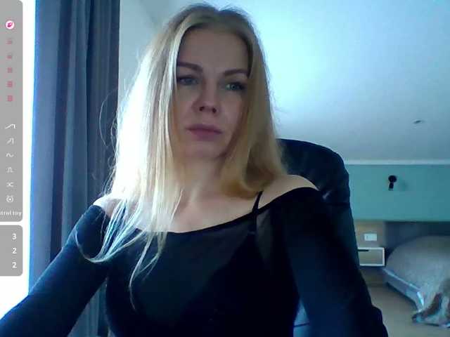 BlondaTina live cam preview