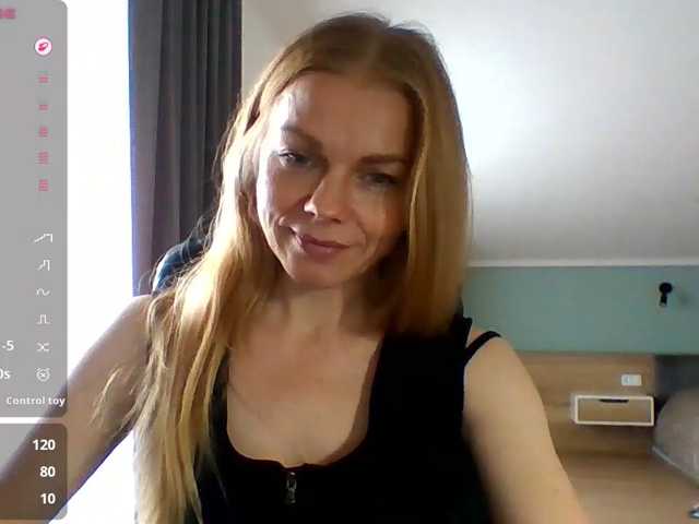 BlondaTina live cam preview