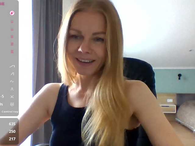 Tina45516 live cam on BongaCams